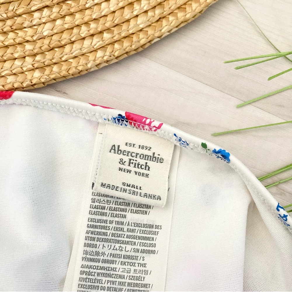 A&F | Abercrombie & Fitch Strawberry Print Swimsuit Bikini Set - Picture 6 of 6